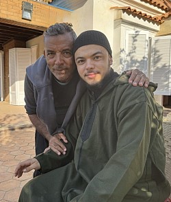 M. Mekkawi le vendeur et son fils Amoun. Merci à Amoun pour son rôle d’intermédiaire accomplis avec gentillesse et disponibilité.