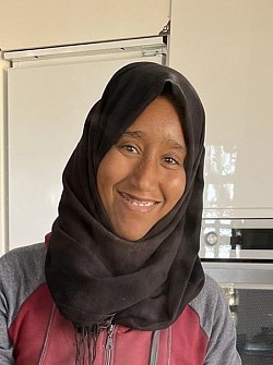 Mariam la jeune cuisinière berbère toujours souriante qui a veillé à la subsistance de toute l’équipe durant les travaux