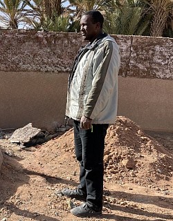 Aziz le contremaître en charge de la gestion des travaux de maçonnerie