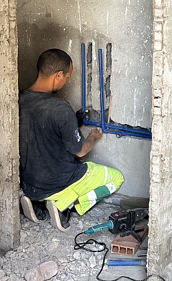 Le plombier, les seul de Skoura à travailler « a l’Europeennne »