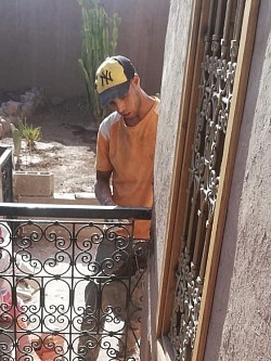 Aide utile, l’homme à tout faire Et calme Abdelhadi