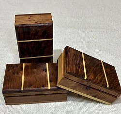 Lot de petites boîtes en tuya CHF 65.00