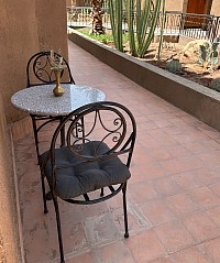 Petite table granite