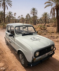 Location de 4L  Partez sur les pistes de la palmeraie en 4L vintage. 1/2 journée ou journée complète.