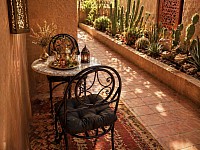 Petite table granite